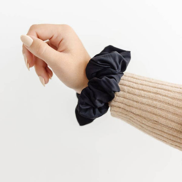 Shop ANDi Oversized Athletic Scrunchie - Raven Black